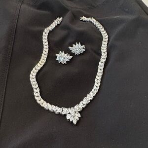 Bernstein’s Elegant Silver and diamond Jewelry Set